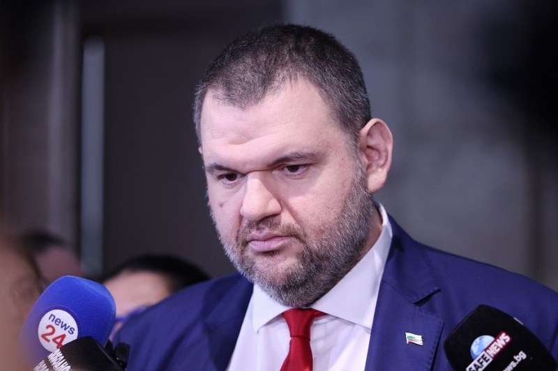 Пеевски:  Не може България да няма външен министър, Радев веднага трябва да подпише указа