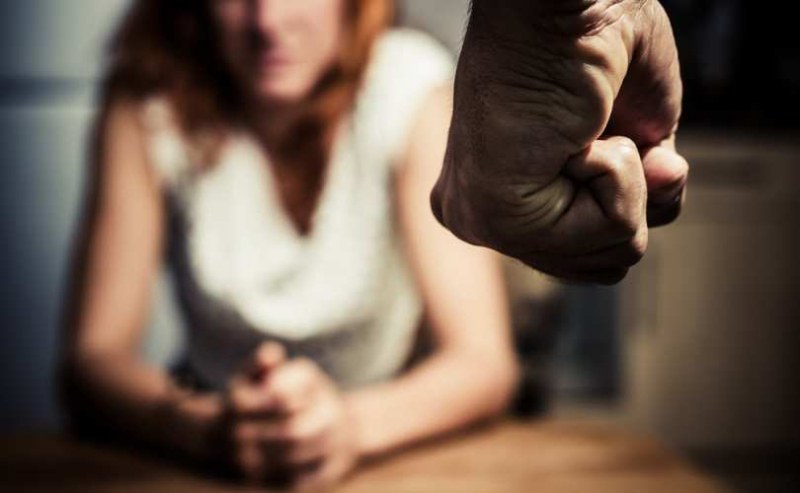 Пиян непълнолетен младеж е задържан за домашно насилие в Перник,