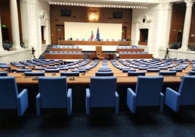 Депутатите решиха възнагражденията на новите народни представители да започват да