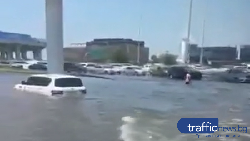 Животът в Дубай постепенно се нормализира след най-големите валежи в историята на държавата
