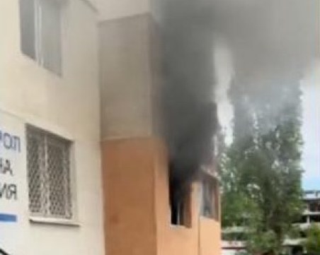 Мъж спаси две деца от пожар в София, оставени са без надзор