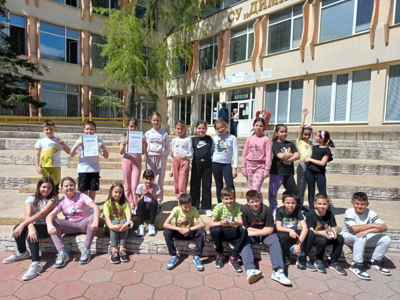 Малките репортери от вестник Любознайко“ спечелиха първо място в 12-тото