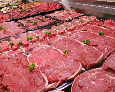 С колко поскъпва свинското от фермата до магазина