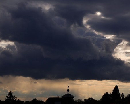 Тежка зимна обстановка в Германия, един човек загина