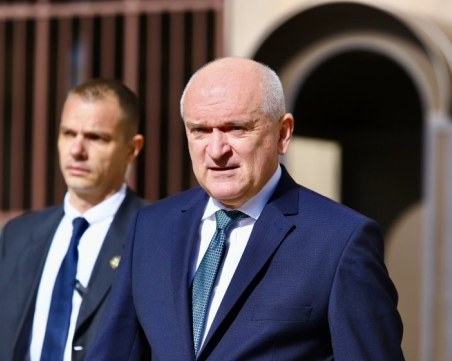 Утре става ясно кой ще заеме поста на външен министър