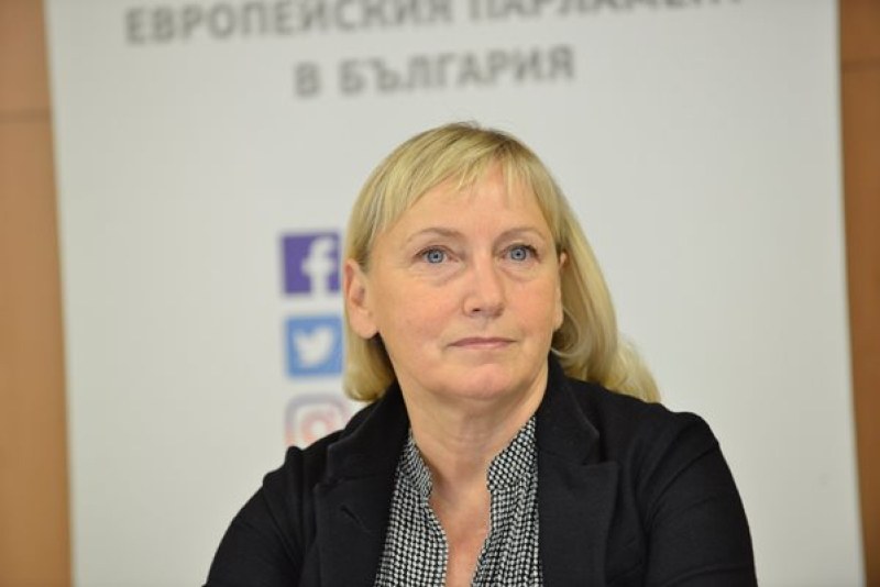 Елена Йончева загуби данъчно дело за 58 000 лева