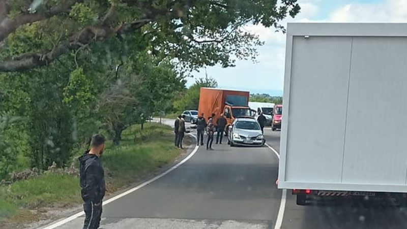 Верижна катастрофа блокира пътя София-Варна