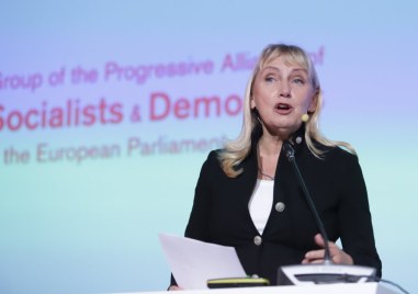 Елена Йончева обяви че приема номинацията за евродепутат направена от ДПС