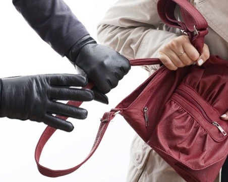Разследват кражба на дамска чанта от пловдивско село