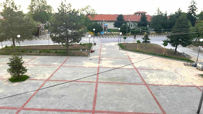Обновяване на площада ще зарадва жителите на Маноле