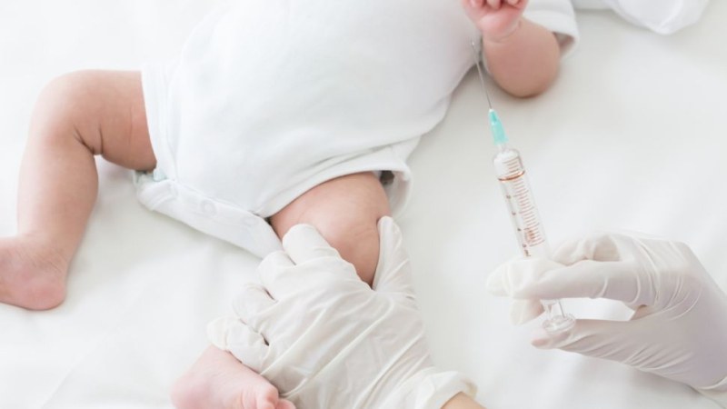 Ваксинират бебета по-рано срещу коклюш