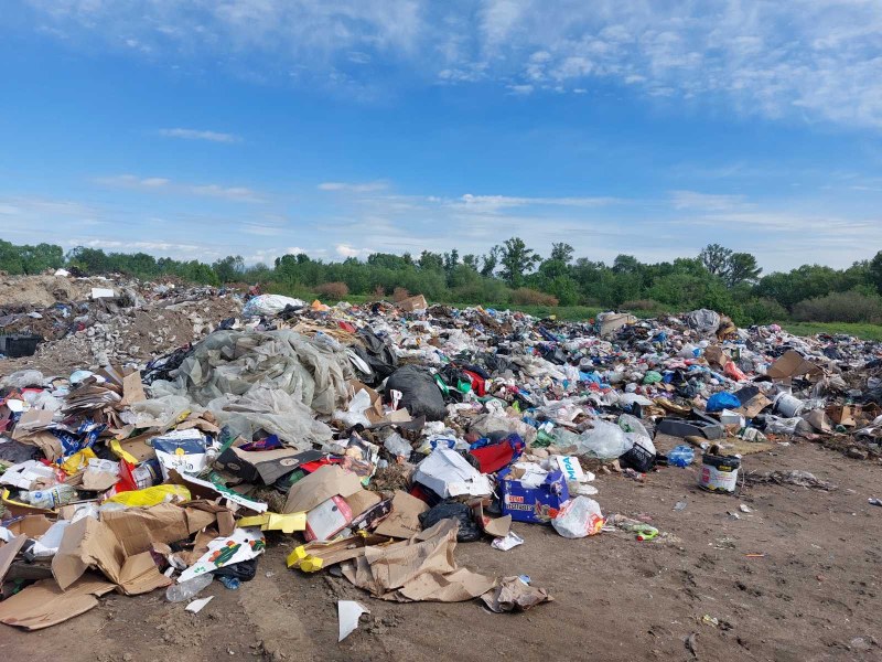 Почистиха 85 тона отпадъци от нерегламентирано сметище край река Въча