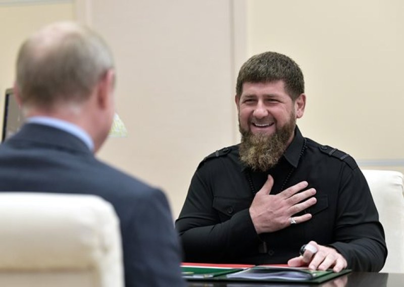 След слуховете за тежкото заболяване: Чеченският лидер пусна видео от фитнеса