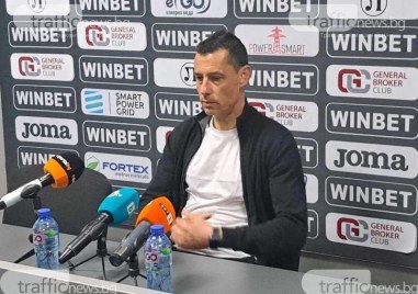 Треньорът на Локомотив Пловдив Александър Томаш отработва два варианта за