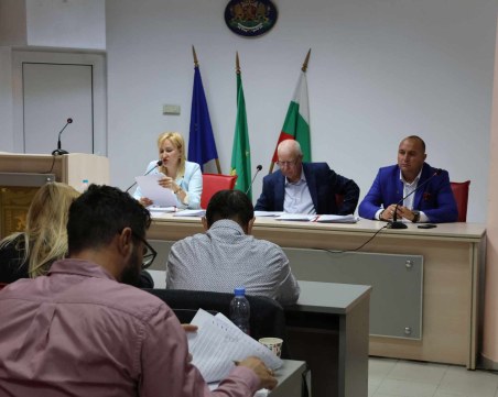 Тринадесет абитуриенти сираци от Община Марица ще получат финансова помощ