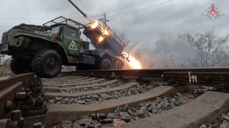 Руска ракетна атака по украинска жп гара в Харковска област е ранила седем души