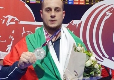 Европейският шампион по вдигане на тежести от Тирана 2022 Дейвид
