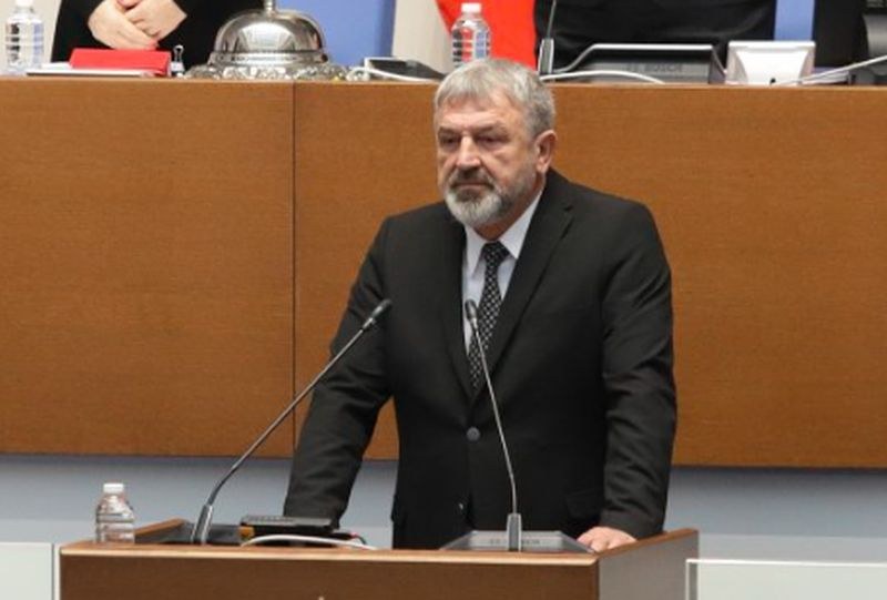 Депутат от ГЕРБ-СДС подаде оставка в последния работен ден на парламента