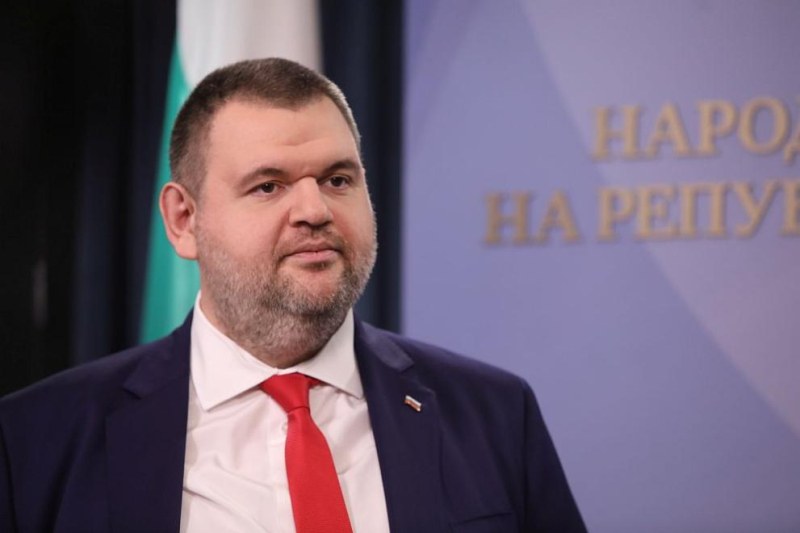 Председателят на ДПС Делян Пеевски отговори на Кирил Петков. По-рано