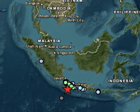 Силно земетресение разтресе Индонезия