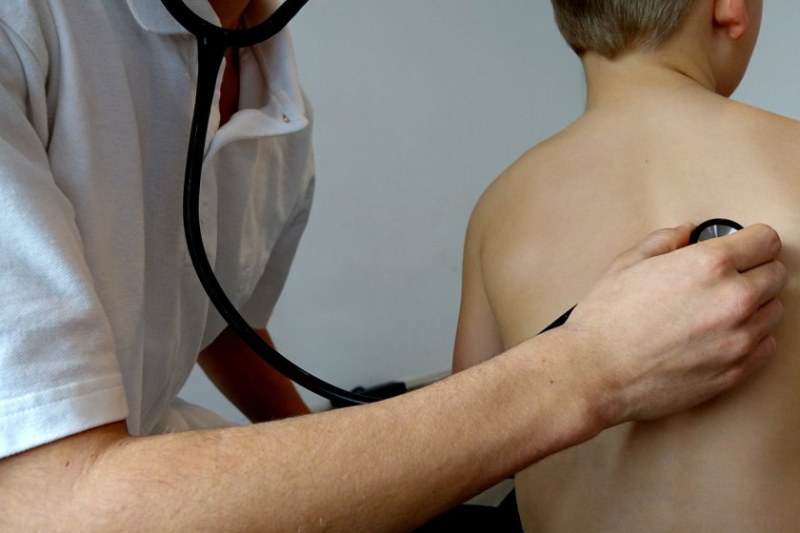 Здравното министерство: Родителите да се информират за ваксините срещу коклюш, няма място за паника
