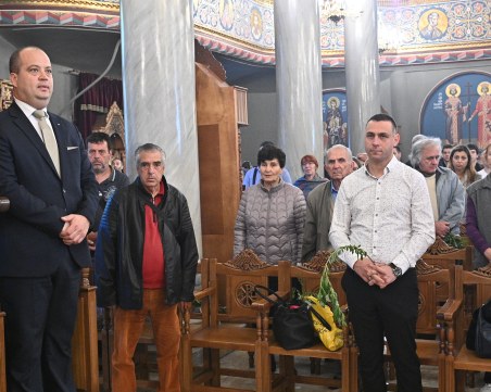 Областният управител на Пловдив отправи своите молитви за здраве и мир на църковната служба по случай Цветница