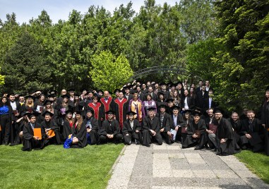 На тържествена церемония абсолвентите на Физико технологичния факултет към Пловдивския