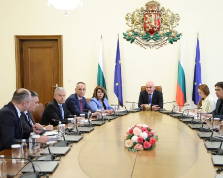 Главчев обсъди подготовката на изборите с представители на четири министерства