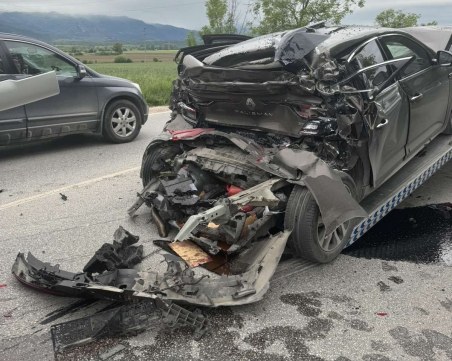 Камион удари колата на кмета на Кричим СНИМКИ