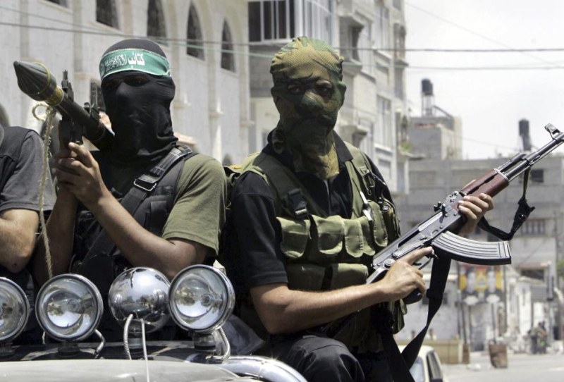 Хамас проучва предложението на Израел за 40-дневно примирие във войната в ивицата Газа. В замяна на прекратяването на огъня се