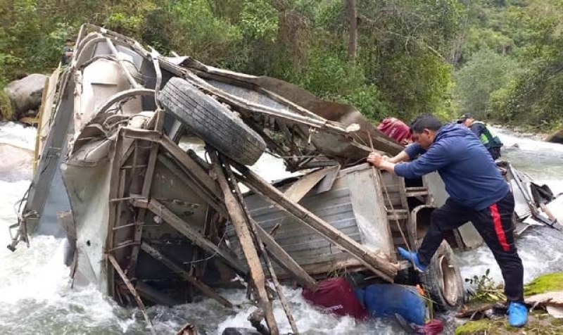 Най-малко 25 загинали при автобусна катастрофа в Перу