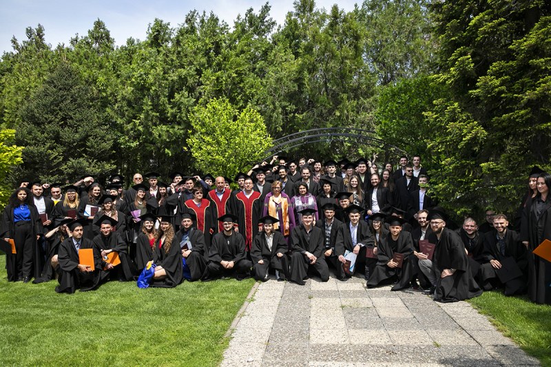 Връчиха дипломите на Випуск 2023 на Физико-технологичния факултет към ПУ 