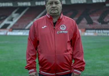 Доскорошният треньор на Локомотив София Данило Дончич почина днес на