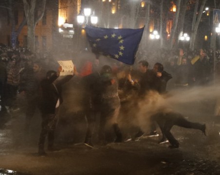 Сблъсъци на протестите в Грузия! Полицията използва водни оръжия и гумени куршуми