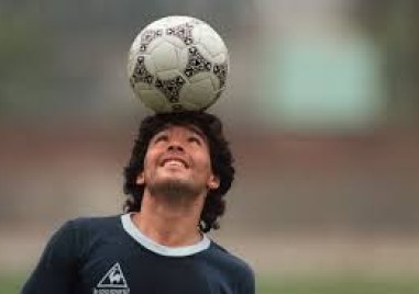 Децата на аржентинския футболен идол Диего Марадона който почина през