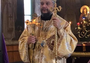 На Велики четвъртък Негово Високопреосвещенство Старозагорският митрополит Киприан отслужи Велик Маслосвет