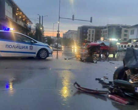 Тежка катастрофа в София, две коли са потрошени