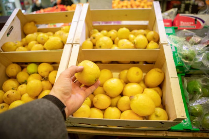 Задържаха 12 партиди лимони със завишени нива на пестициди на 
