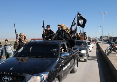 Джихадисти от групировката Ислямска държава убиха 15 бойци от силите