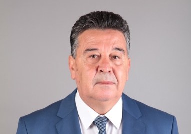 Председателят на Общински съвет Пловдив Атанас Узунов поздрави пловдивчани по случай
