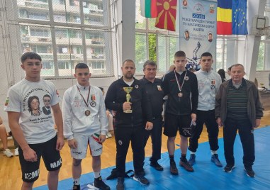 Борците на Локомотив завършиха с два бронзови медала на международния