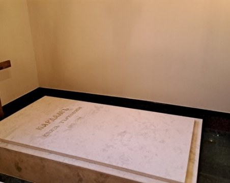 Положиха на останките на княз Кардам в царската крипта на Велика събота