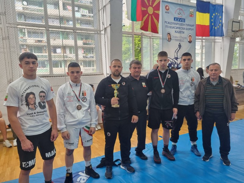 Борците на Локомотив завършиха с два бронзови медала на международния