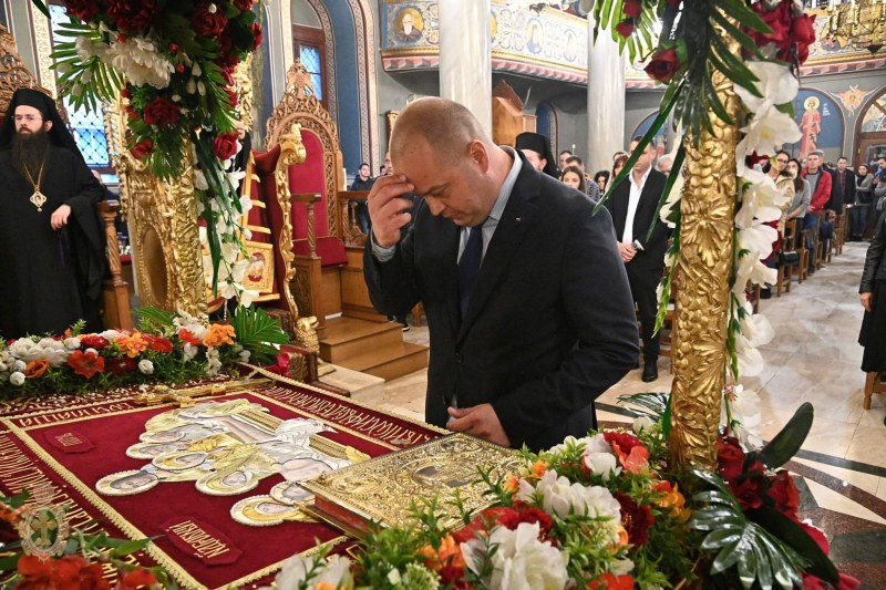 Областният управител на Пловдив инж. д-р Илия Зюмбилев поздрави всички