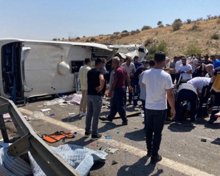 8 души загинаха при тежка катастрофа в Турция