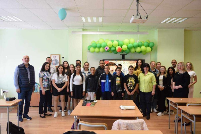 Ученици от СУ Васил Левски“ за първи път се срещнаха