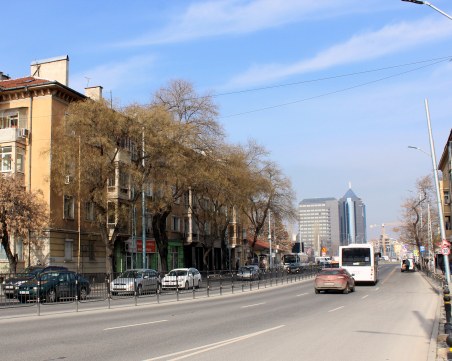 Четири дни движението по ключов булевард в Пловдив ще бъде ограничено, сменят оградните пана