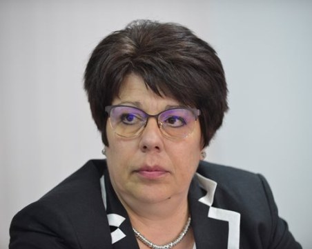 Министър Коритарова: Пътната безопасност и състоянието на пътищата са приоритет