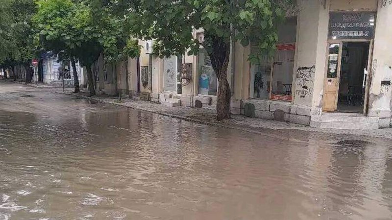 Заради проливните дъждове: Река излезе от коритото си във Видинско и наводни къщи