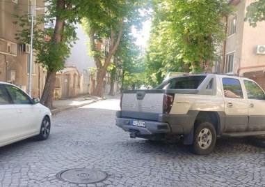 Паркирането на голям пикап предизвика въпроси пише сайтът Возилото